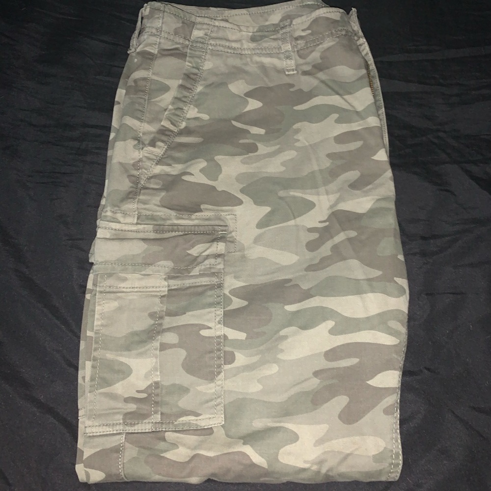 Men’s camo cargo pants